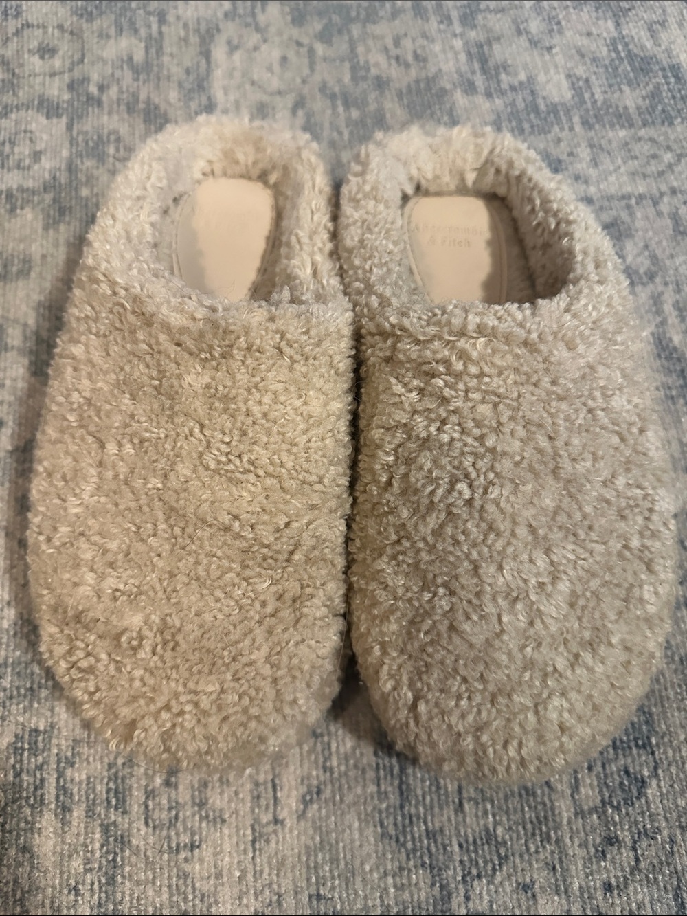 Abercrombie & Fitch Plush Shearling Slip-On Slippers - Beige